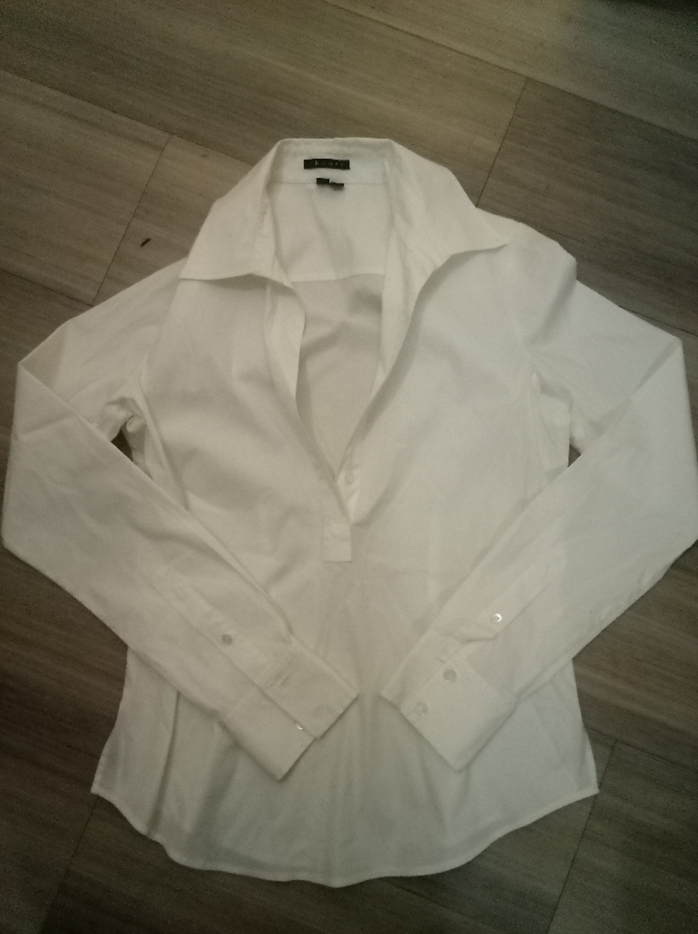 LIKE NEW: THEORY; WOMEN'S BLOUSE, WHITE, SMALL. - Picture 2 of 7